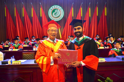 书写美丽的人生诗篇——福建农林大学2017届研究生毕业典礼隆重举行